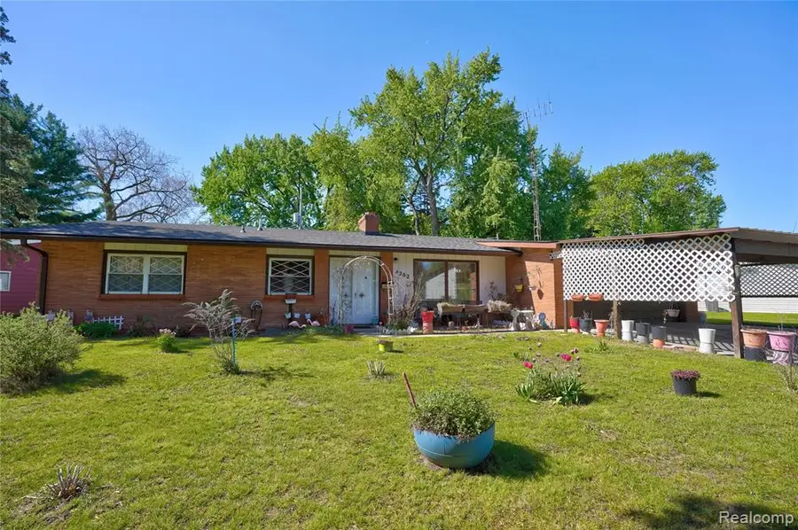 4202 Greenbrook, Flint, MI 48507 - #2