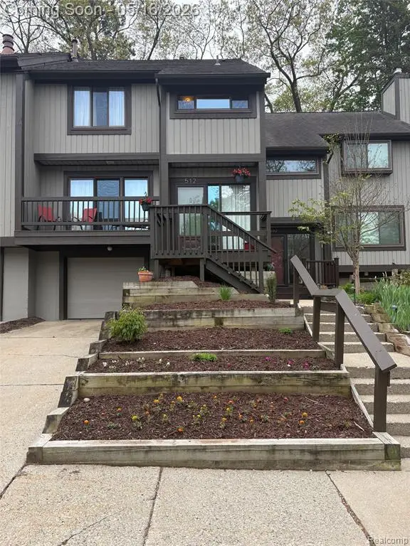 512 Victoria Square, Brighton, MI 48116