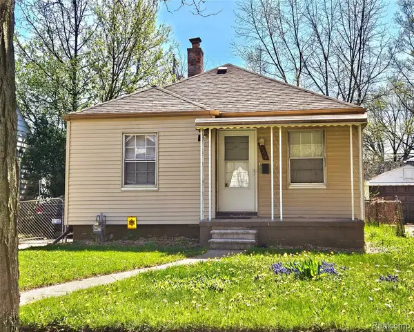 19724 Elkhart, Harper Woods, MI 48225