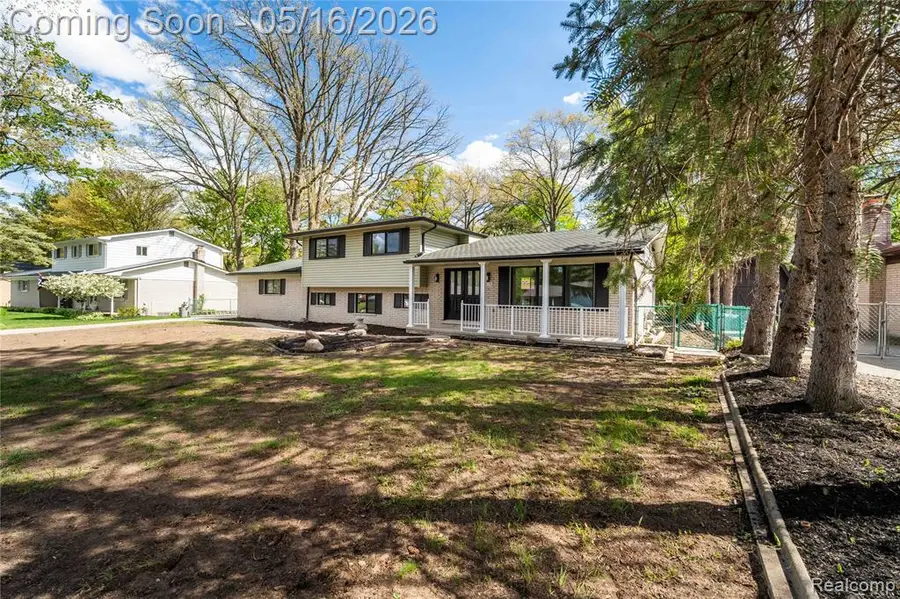 6742 Canterbury, Shelby, MI 48316 - #2