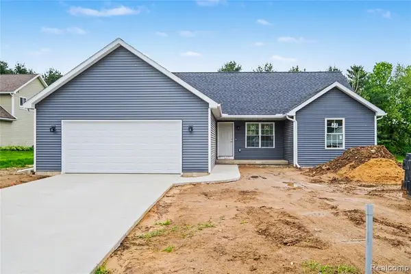 2423 Whisper Ridge, Burton, MI 48507