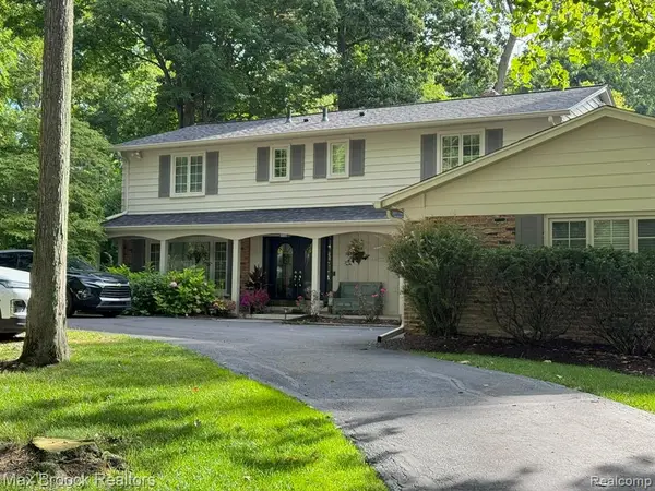 32744 White Oaks, Beverly Hills, MI 48025