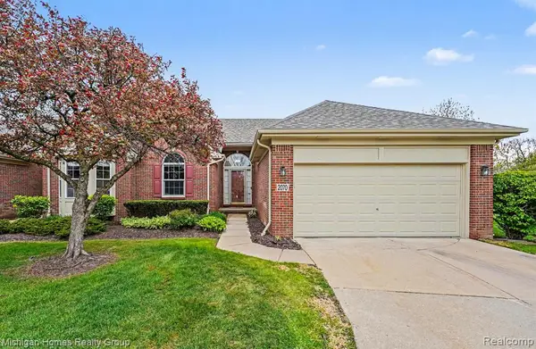2070 S Red Maple #106, Commerce Twp, MI 48390