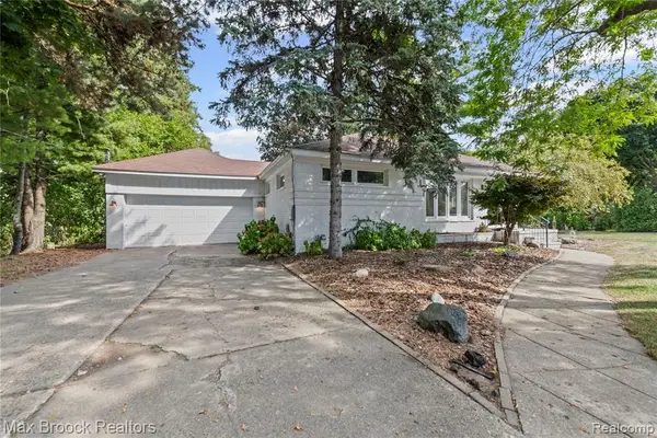2665 Middlebelt, West Bloomfield, MI 48324