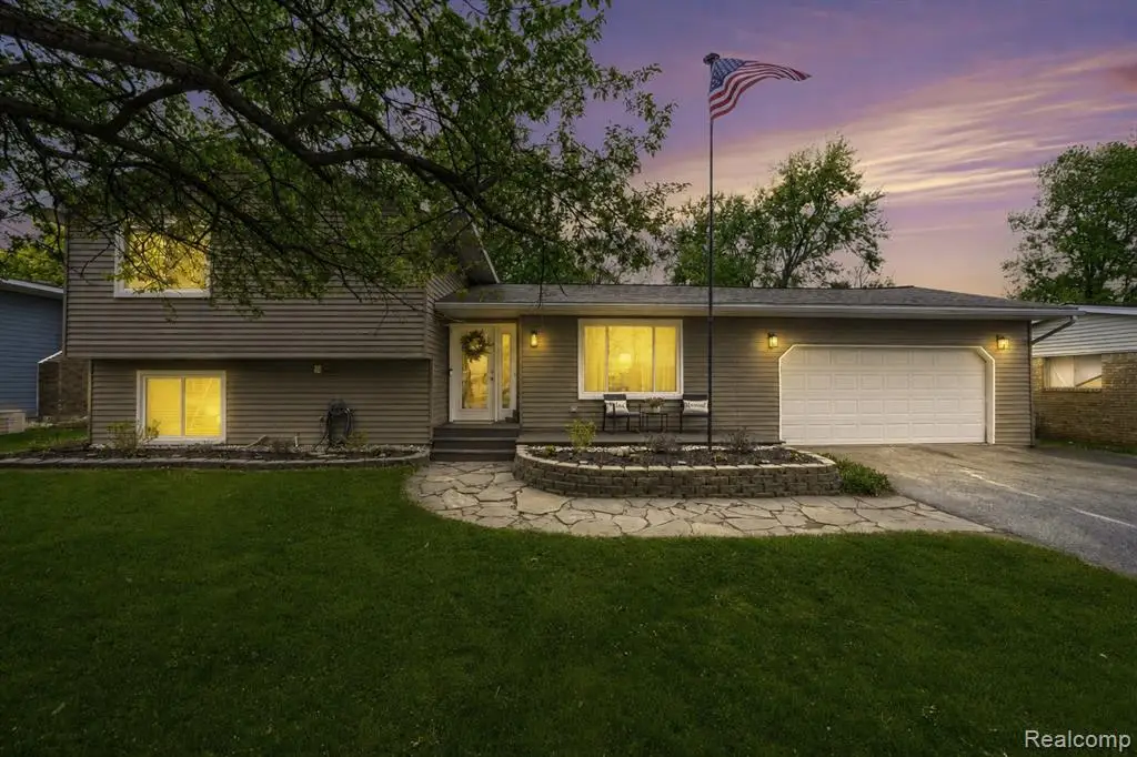 809 Holly Bush, Holly, MI 48442 - #1