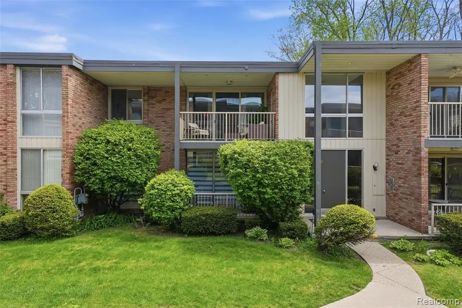4041 W Maple #E203, Bloomfield Hills, MI 48301 - #2