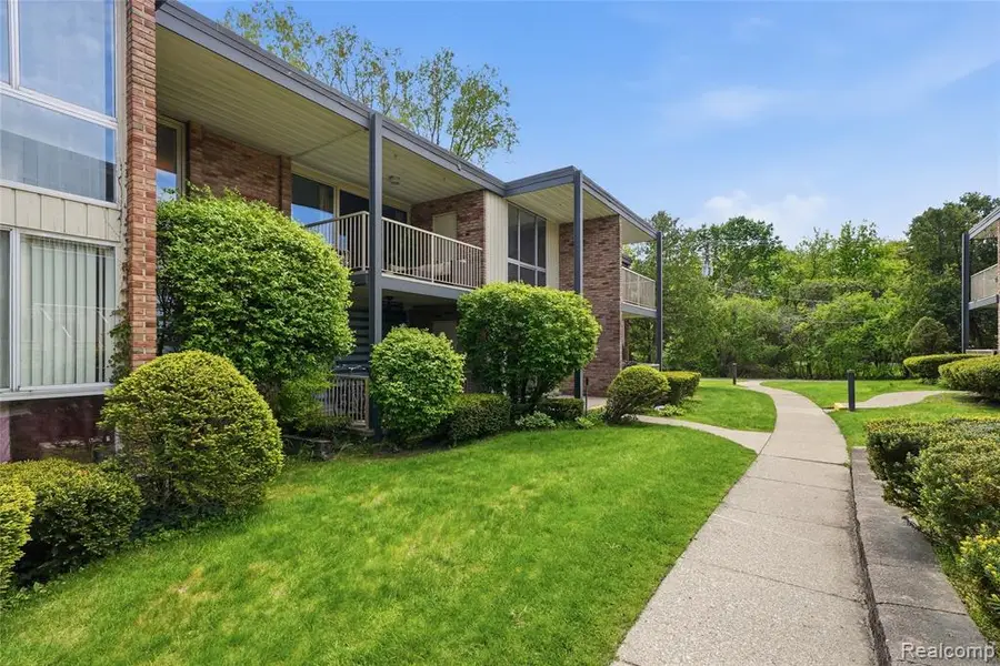 4041 W Maple #E203, Bloomfield Hills, MI 48301 - #3