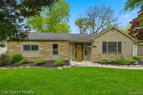 7048 Lapham, Waterford, MI 48329