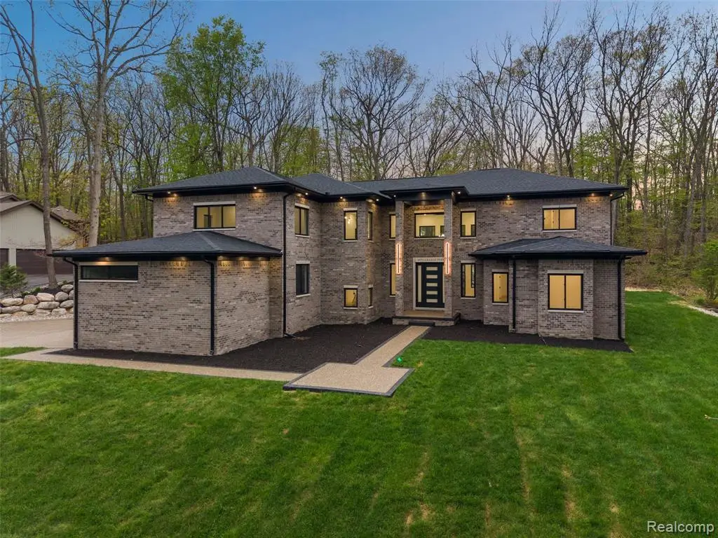6675 College Park, Clarkston, MI 48346 - #1