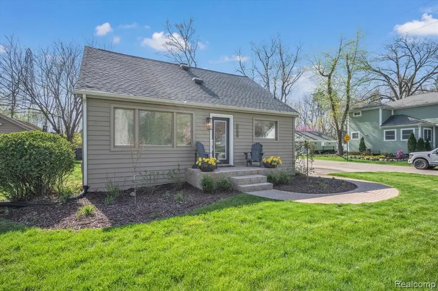 2155 Avondale, Sylvan Lake, MI 48320 - #3