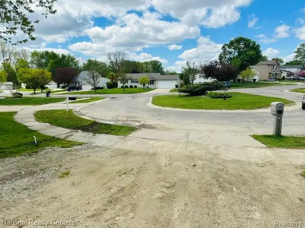 931 Norchester, South Lyon, MI 48178