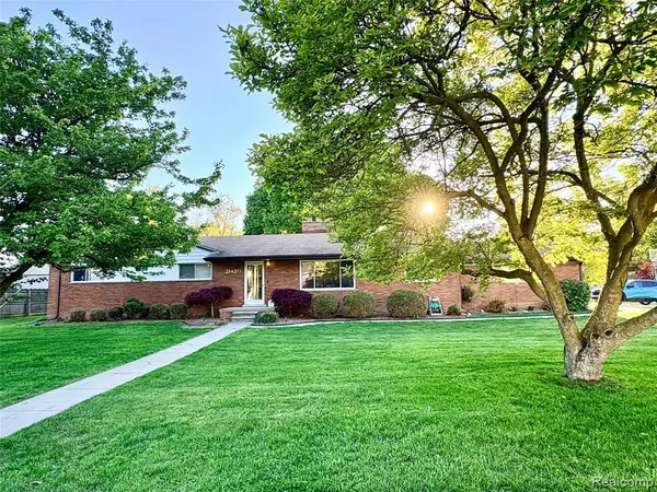 21420 Salisbury, Grosse Ile, MI 48138