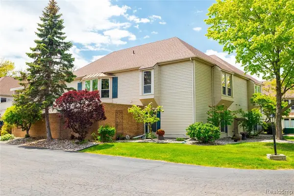 8095 Colony #22, Grosse Ile, MI 48138