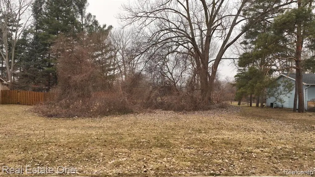 3303 Sun Valley Drive, Saginaw, MI 48601 - #1