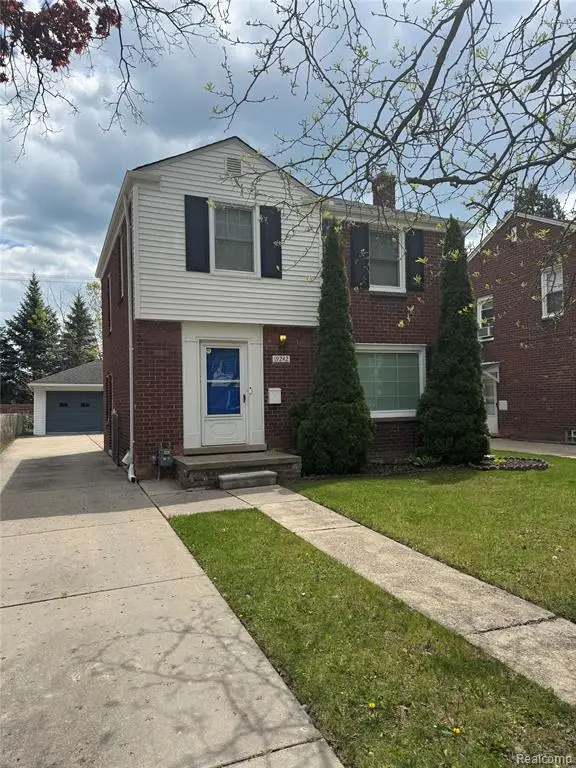 19242 Raymond, Grosse Pointe Woods, MI 48236
