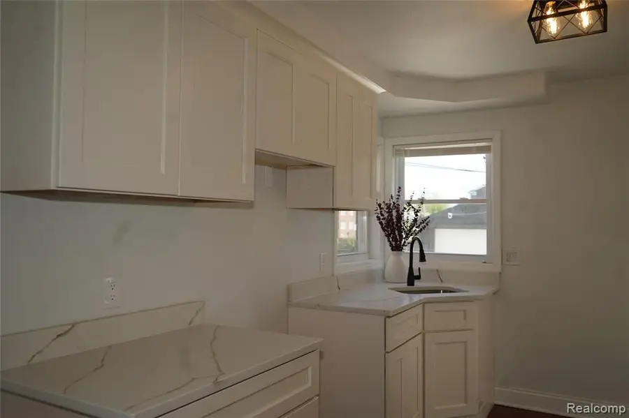 16047 W Chicago, Detroit, MI 48228 - #2
