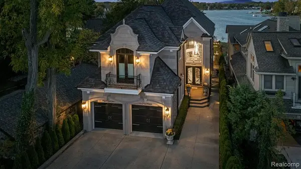 2390 Walnut Lake, West Bloomfield, MI 48323