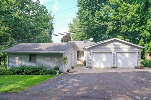 1938 Lakeview, Lapeer, MI 48446