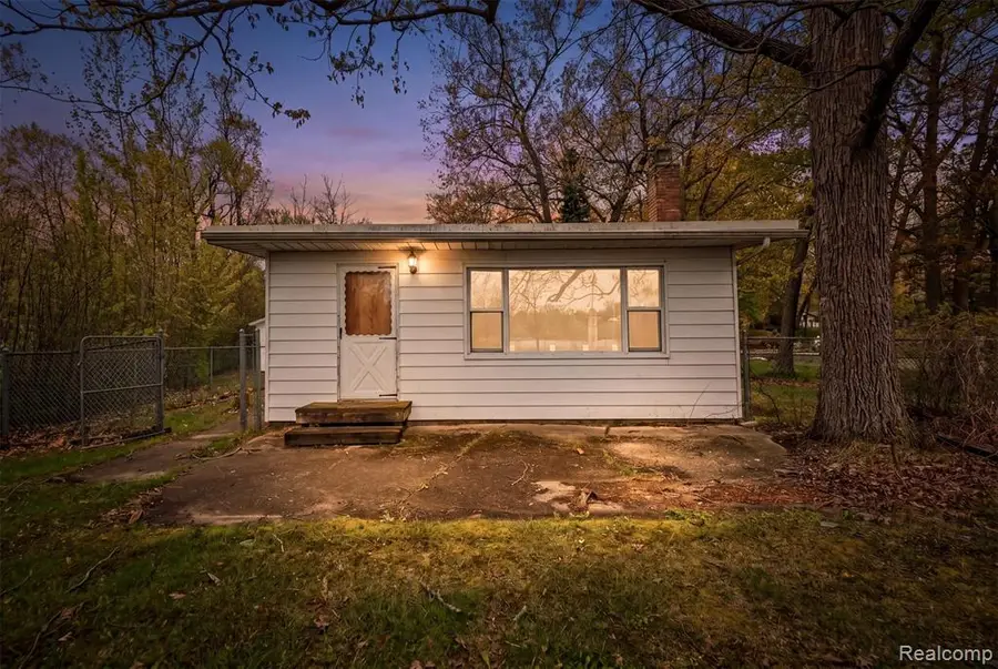 3332 Horrell, Fenton, MI 48430 - #3