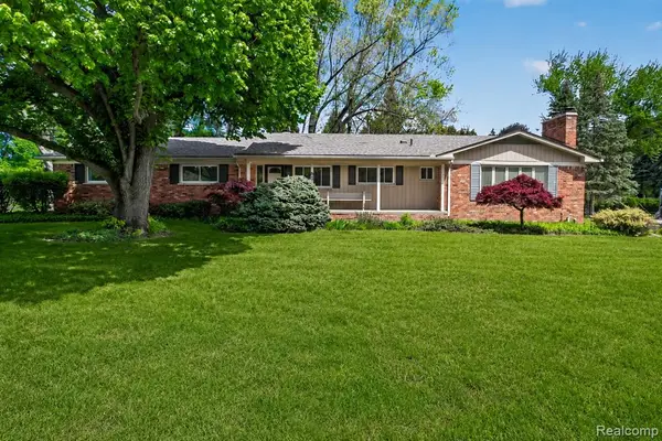 857 Helston, Bloomfield Village, MI 48304