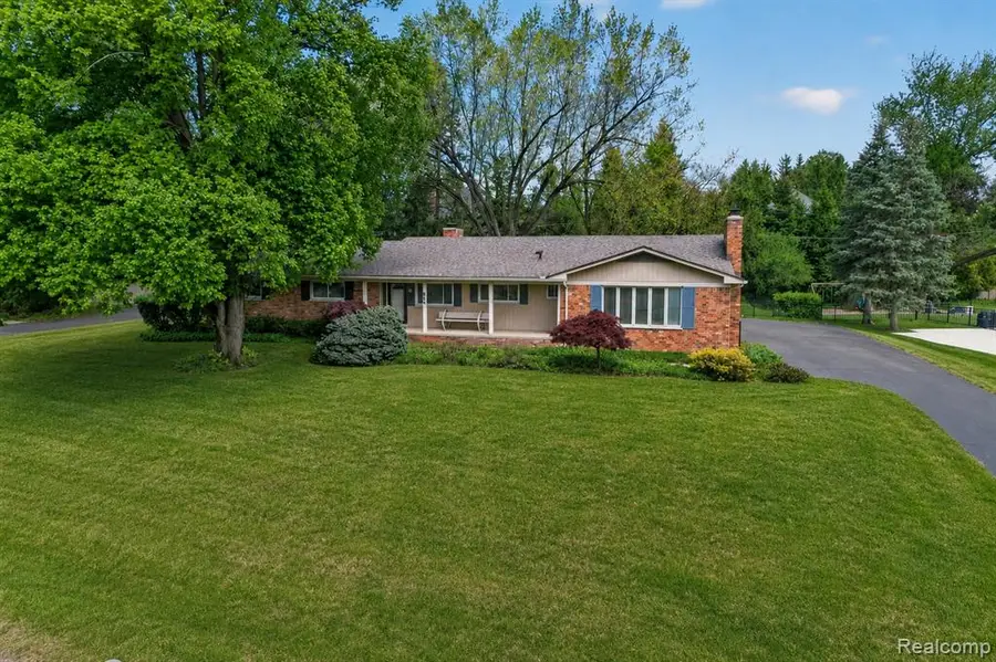 857 Helston, Bloomfield, MI 48304 - #2