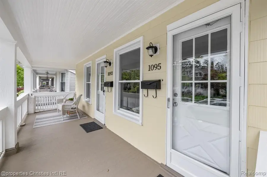 1093-95 Lakepointe, Grosse Pointe Park, MI 48230 - #2