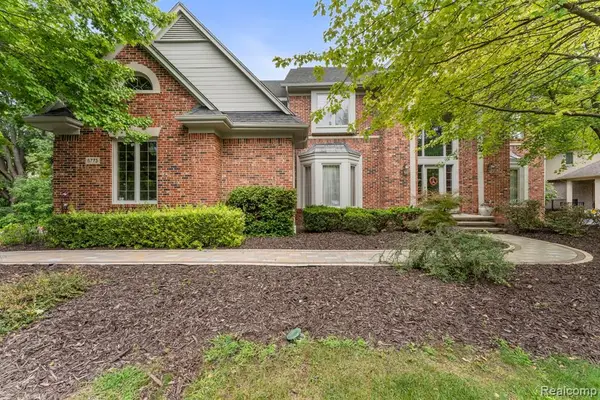 6775 Carlyle, West Bloomfield, MI 48322