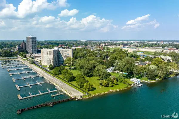 8900 E Jefferson #832, Detroit, MI 48214