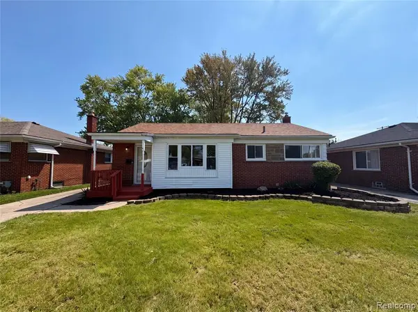 28832 Kaufman, Roseville, MI 48066