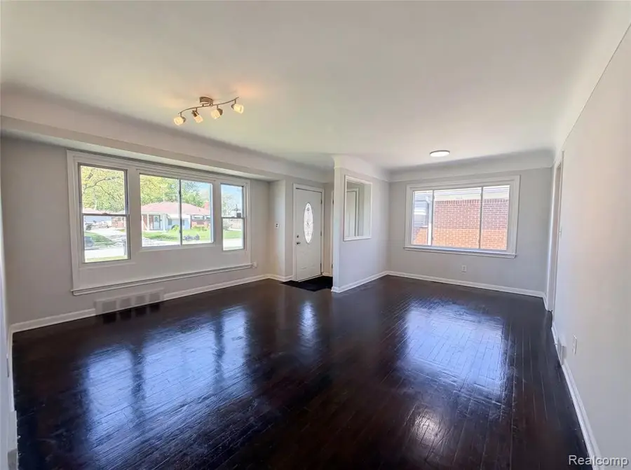 28832 Kaufman, Roseville, MI 48066 - #3