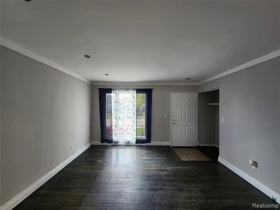 24904 Rosalind Avenue, Eastpointe, MI 48021 - #2