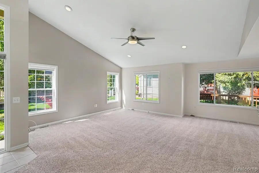 6076 Evergreen, Grand Blanc, MI 48439 - #3