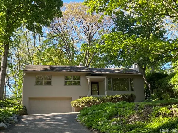 46151 Bloomcrest, Northville, MI 48167