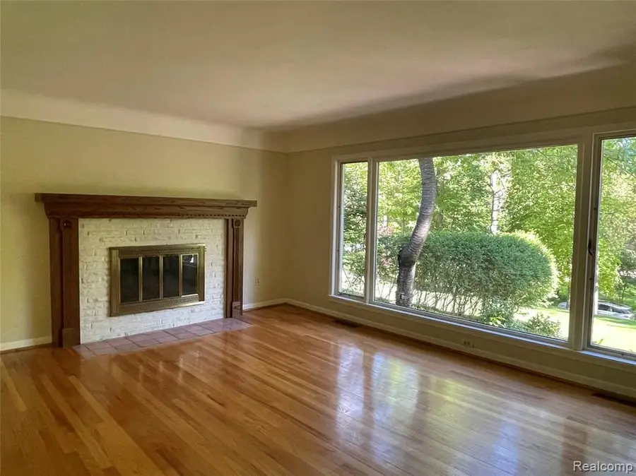 46151 Bloomcrest, Northville, MI 48167 - #3