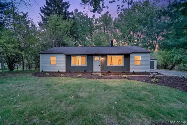 1609 Gilcrest, East Lansing, MI 48823