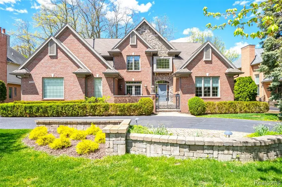 4502 Forest Edge, West Bloomfield, MI 48323 - #2
