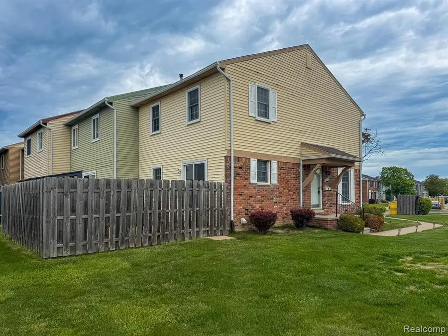 36721 Park Place, Sterling Heights, MI 48310 - #3