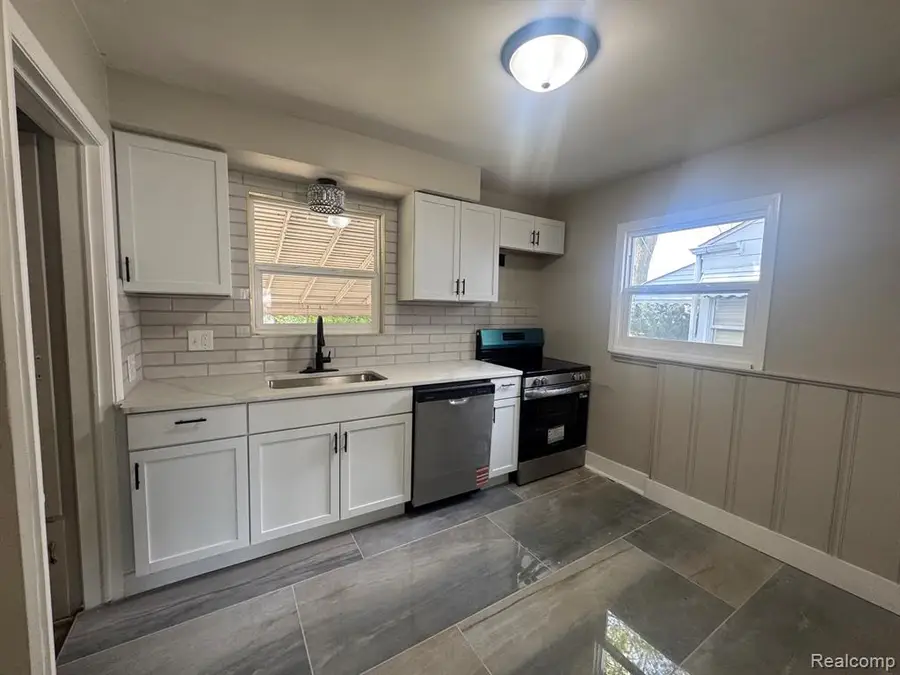 20910 Van Antwerp, Harper Woods, MI 48225 - #2