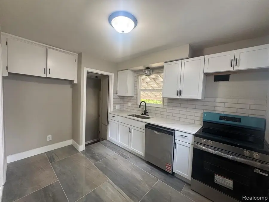 20910 Van Antwerp, Harper Woods, MI 48225 - #3