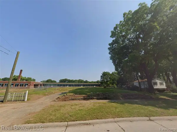 25220 Pennie, Dearborn Heights, MI 48125