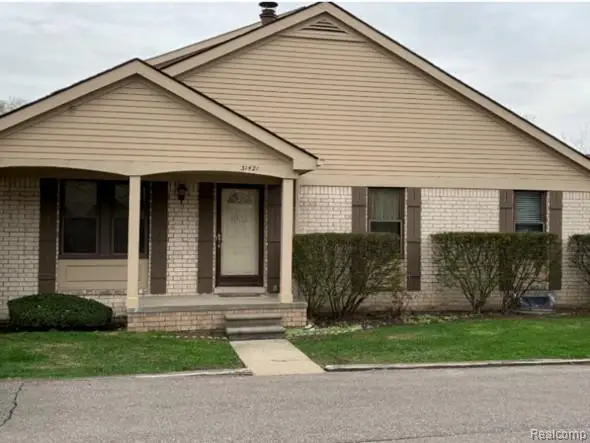 31421 Oak Tree #204, Warren, MI 48093