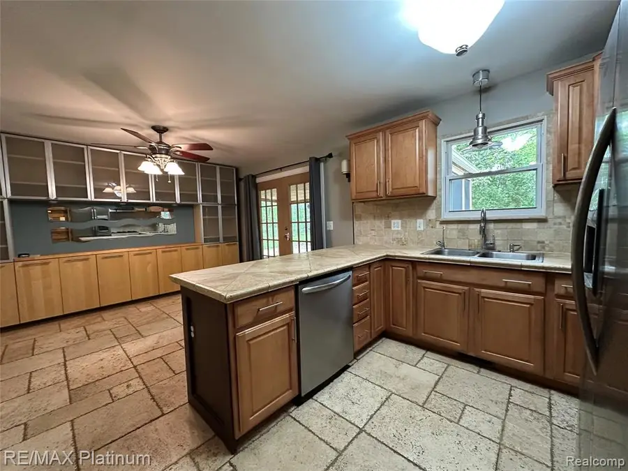 2482 Livernois, Howell, MI 48843 - #2