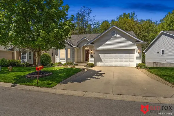 1199 Creek View, Burton, MI 48509