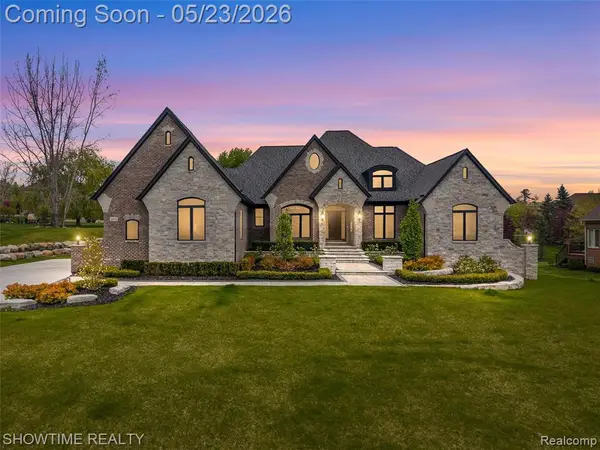 4805 Woodland Hills, Rochester, MI 48306