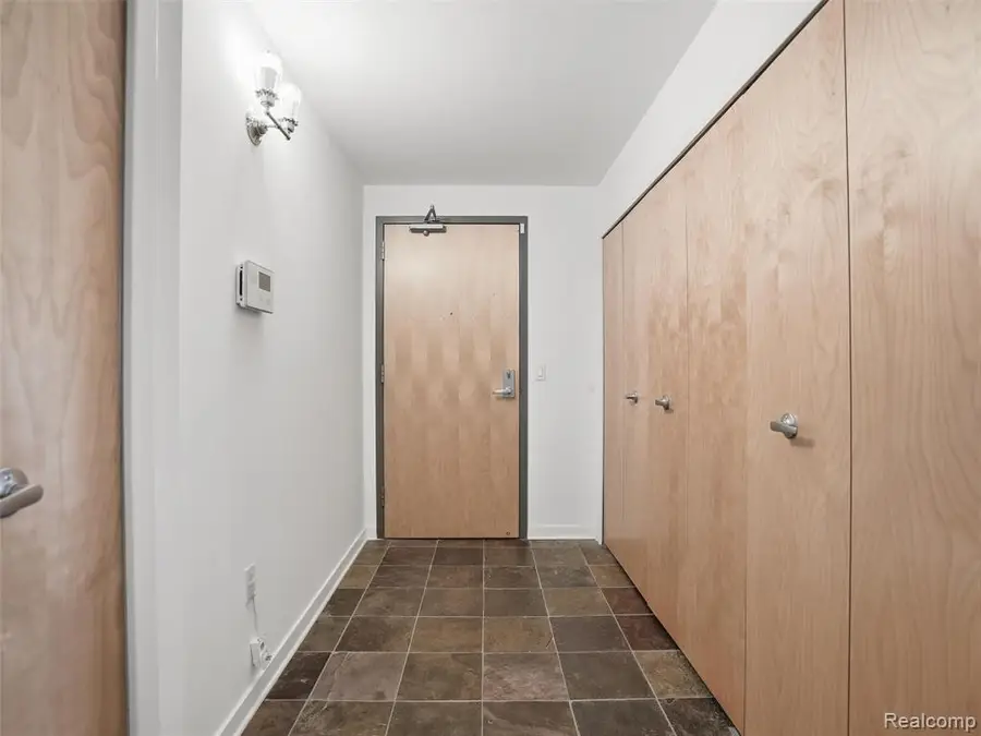432 S Washington #905, Royal Oak, MI 48067 - #3