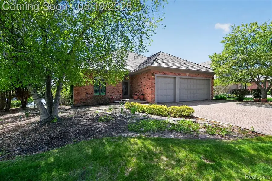 24 Chateaux Du Lac, Fenton, MI 48430 - #2