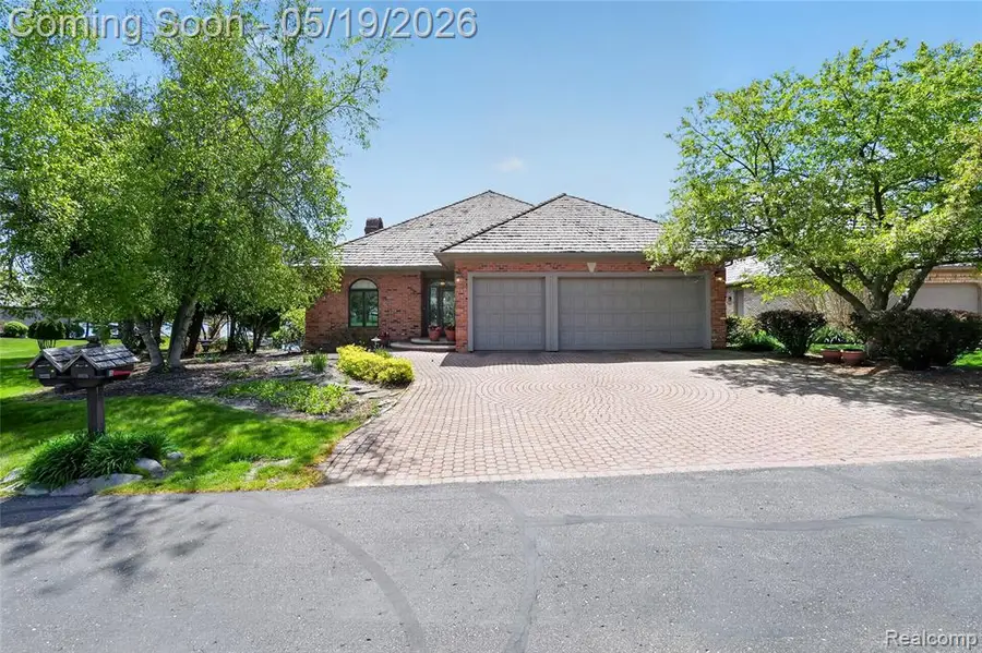 24 Chateaux Du Lac, Fenton, MI 48430 - #3