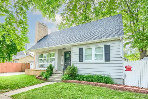 825 N Monroe, Lapeer, MI 48446