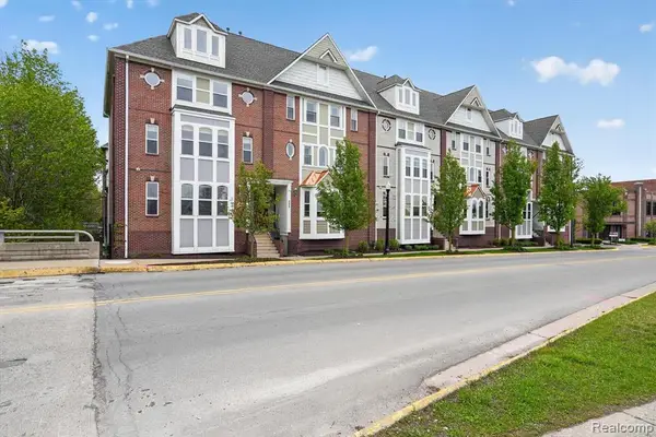 223 N Michigan #12, Howell, MI 48843