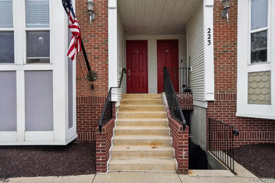 223 N Michigan #12, Howell, MI 48843 - #3